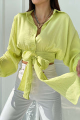 Blouse courte nouée à manches chauve-souris