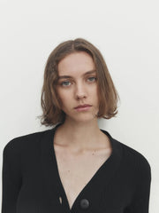 Cardigans délicats, élégants, à petits boutons, en maille côtelée simple et aérienne