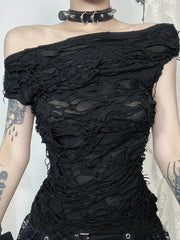 Haut court asymétrique à épaules dénudées et fronces gothiques