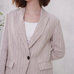 Blazer élégant et chic en lin rayé de luxe pour femme, idéal pour le bureau.