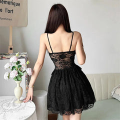 Robe mini en dentelle transparente