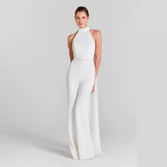 Combinaison dos nu, cocktail, hôtesse de réunion annuelle, performance