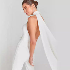 Combinaison dos nu, cocktail, hôtesse de réunion annuelle, performance