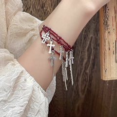 Collier ras du cou en croix rouge à perles et franges superposées style punk sombre