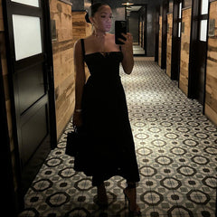 Robe décontractée élégante mi-longue à corset fendu et laçage, fendue et ornée d'un corset.