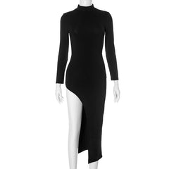 Robe slim à manches longues, dos nu découpé et fente haute.