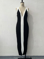 Robe Hepburn noire en maille, col V, bretelles spaghetti longues, assortie devant et dos, couleur unie.