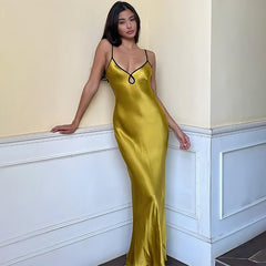 Robe longue dos nu en satin
