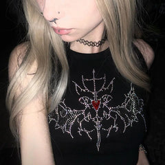 Débardeur court vintage grunge féérique à strass et style emo.