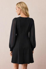 Robe courte boutonnée à col rond