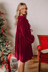 Robe mini en velours ample à découpes et taille nouée