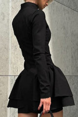 Robe courte noire à col montant et volants