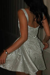 Robe midi à fines bretelles en soie pailletée