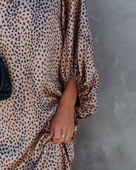 Robe midi imprimée satinée à manches ballon - Vente finale