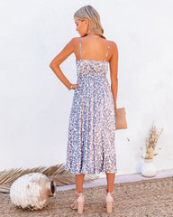 Robe midi imprimée en satin à découpes qui fait sensation 