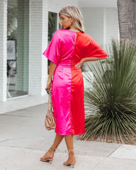 Robe midi Essex en satin colorblock torsadé - Rouge et rose - VENTE FINALE 