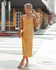 Robe midi Janene en satin à col bénitier - Jaune doré - VENTE FINALE 