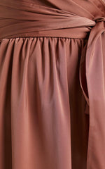 Robe longue asymétrique en satin Limelight - Mauve