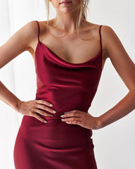 Robe longue en satin Night To Remember - Merlot 