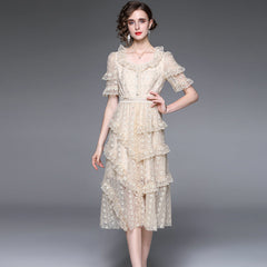 Robe longue Fontana asymétrique en dentelle à volants 