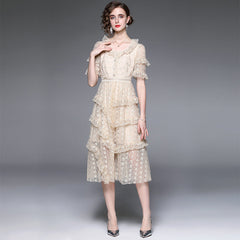 Robe longue Fontana asymétrique en dentelle à volants 