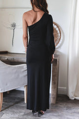 Robe longue asymétrique noire de From The Source 