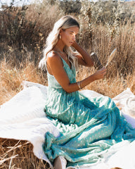 Robe longue à volants métallisée ajustable Fathoms Below - Vert d'eau 