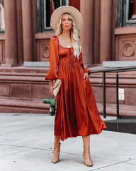 Robe midi Pines en satin avec poches et cordon de serrage - VENTE FINALE