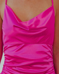 Robe longue Take Care en satin à col bénitier - Fuchsia - VENTE FINALE 